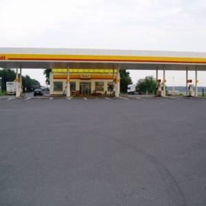 Benzinka Shell,Halier