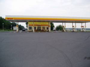 Benzinka Shell,Halier